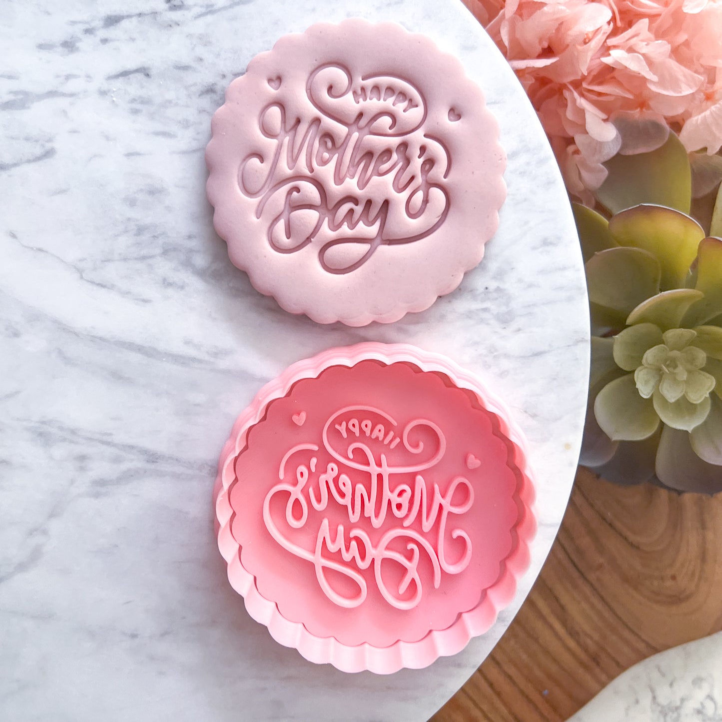 "Mothers Day Scalloped Circle" Cutter & Stamp