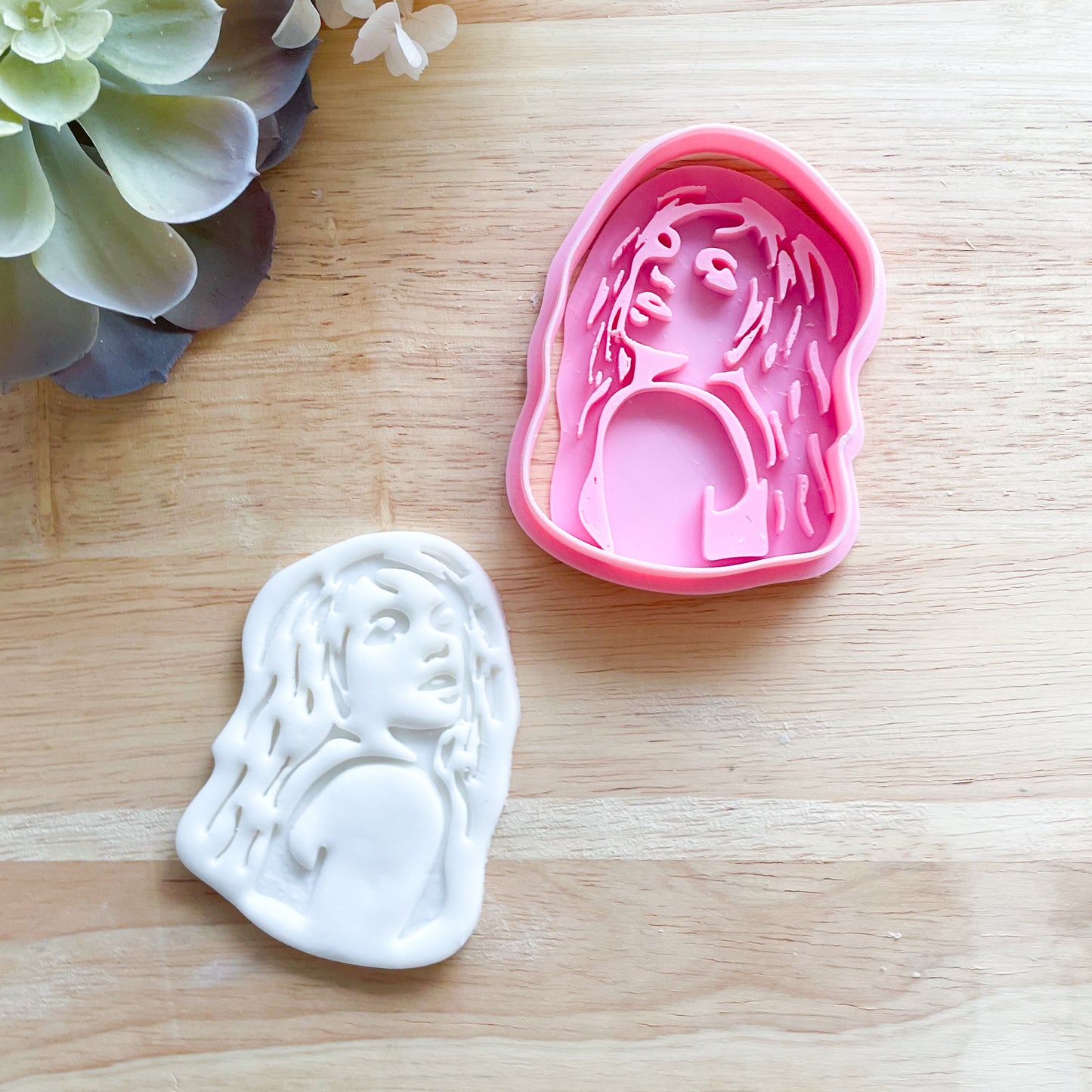 "Britney" - Cookie Cutter & Stamp