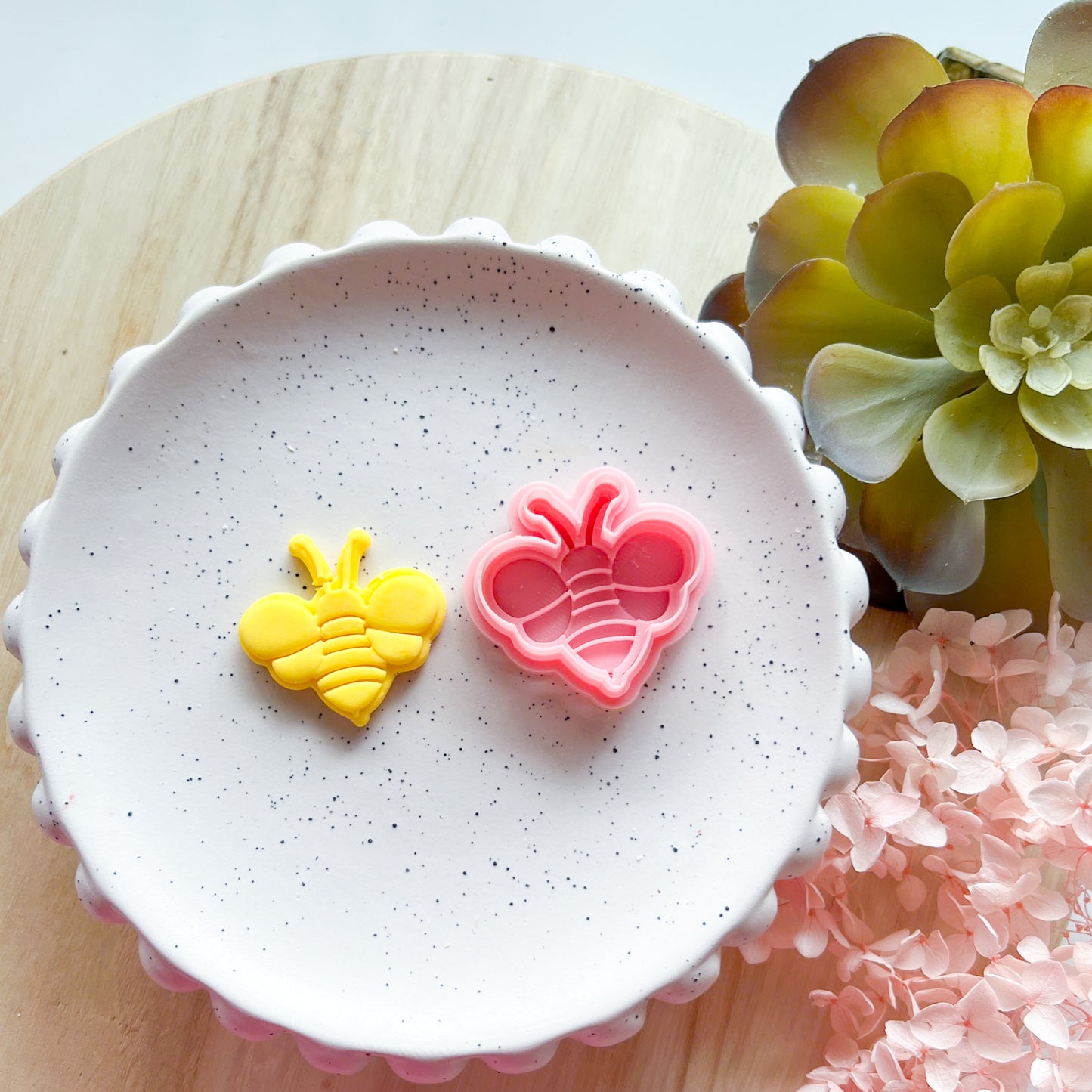 "Bee" Fondant Minis