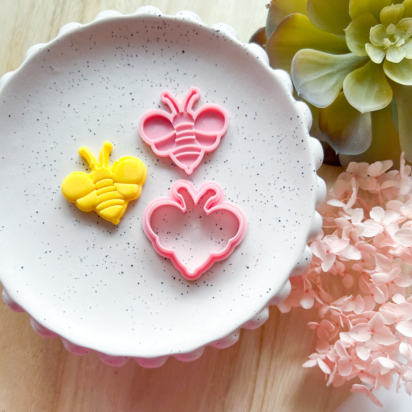 "Bee" Fondant Minis