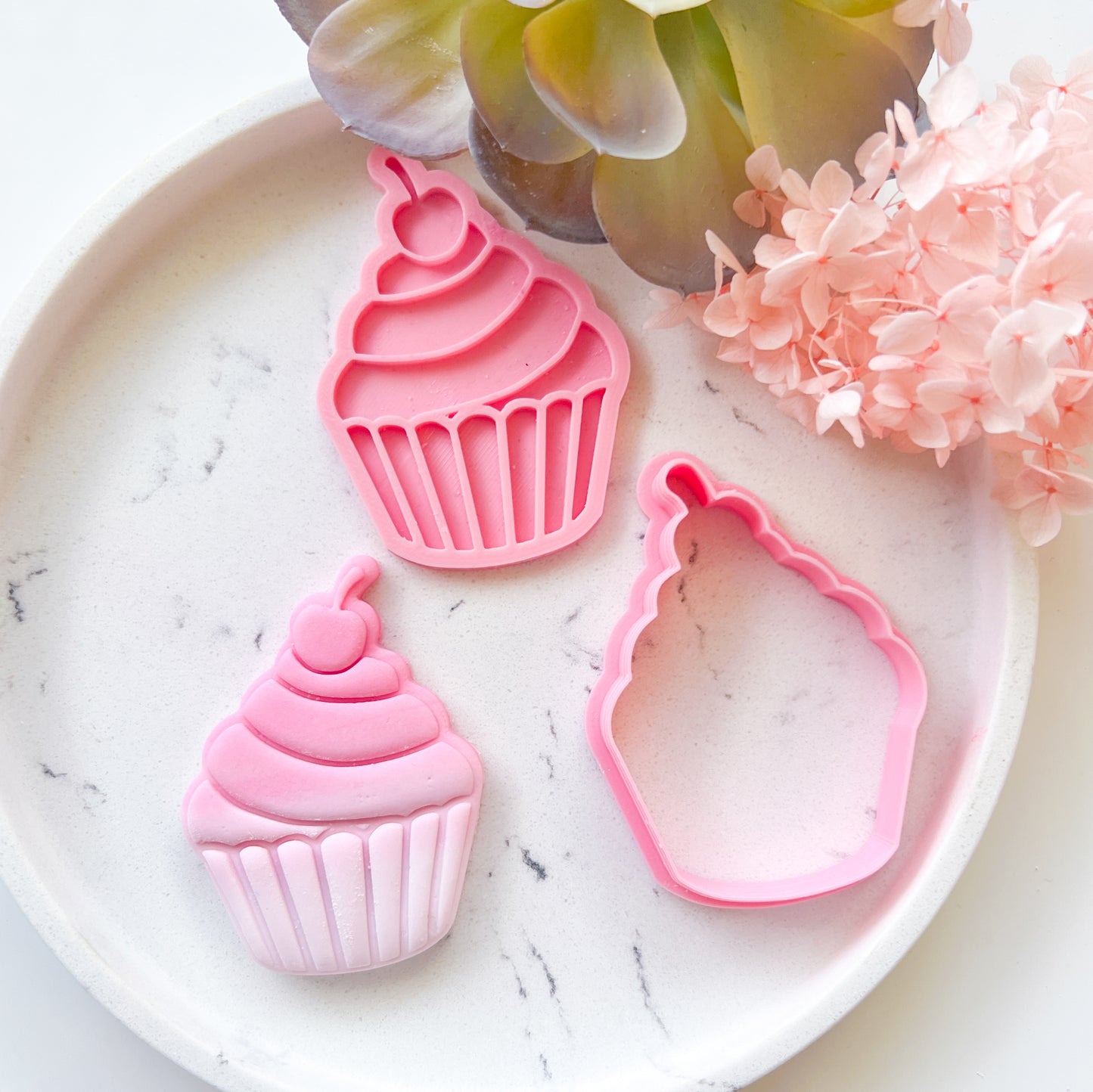 "Cupcake" - Cookie Cutter & Stamp