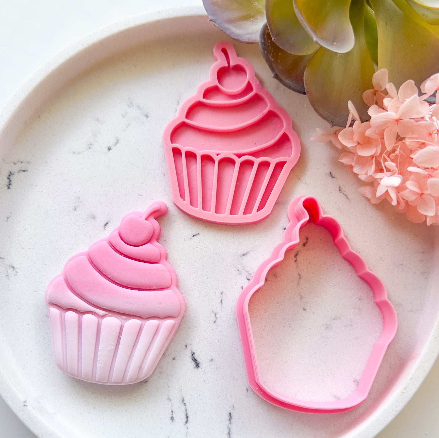 "Cupcake" - Cookie Cutter & Stamp