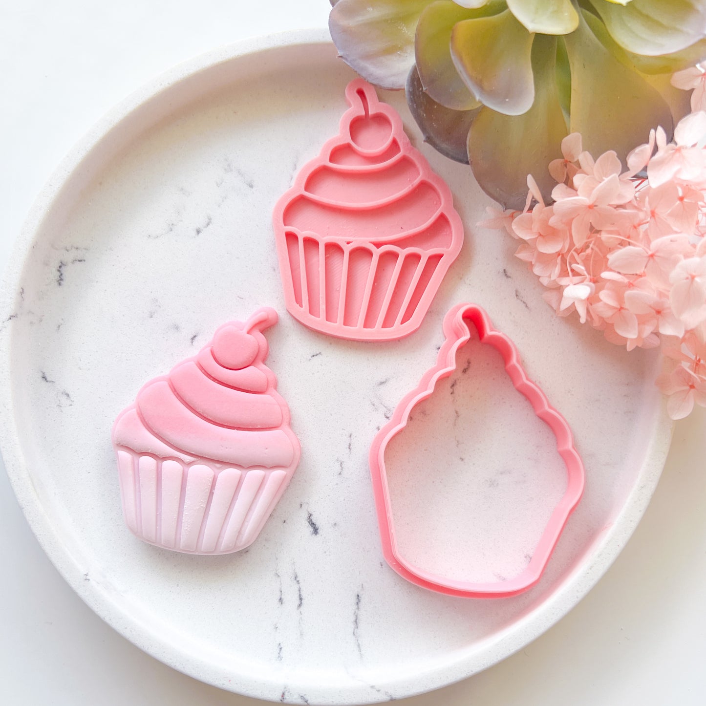 "Cupcake" - Cookie Cutter & Stamp