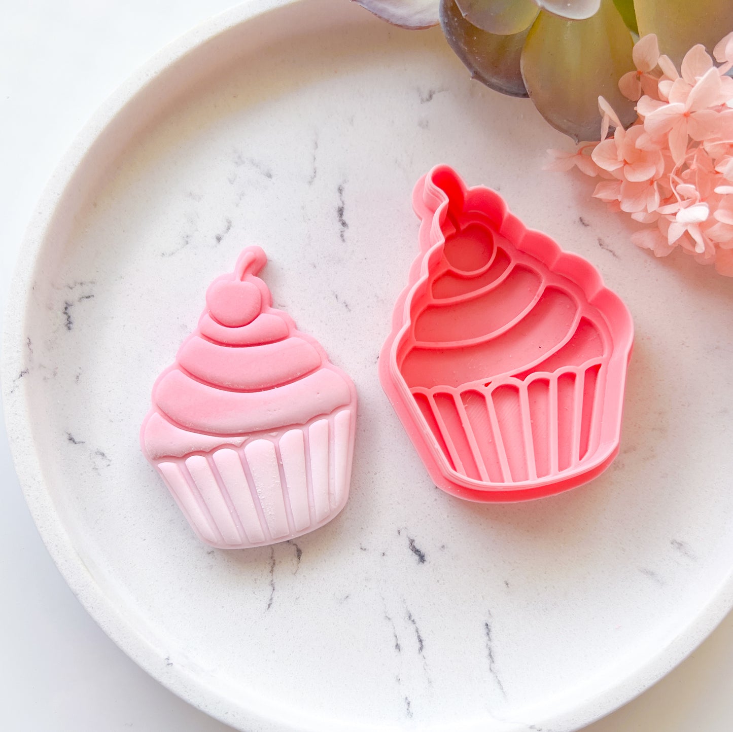 "Cupcake" - Cookie Cutter & Stamp