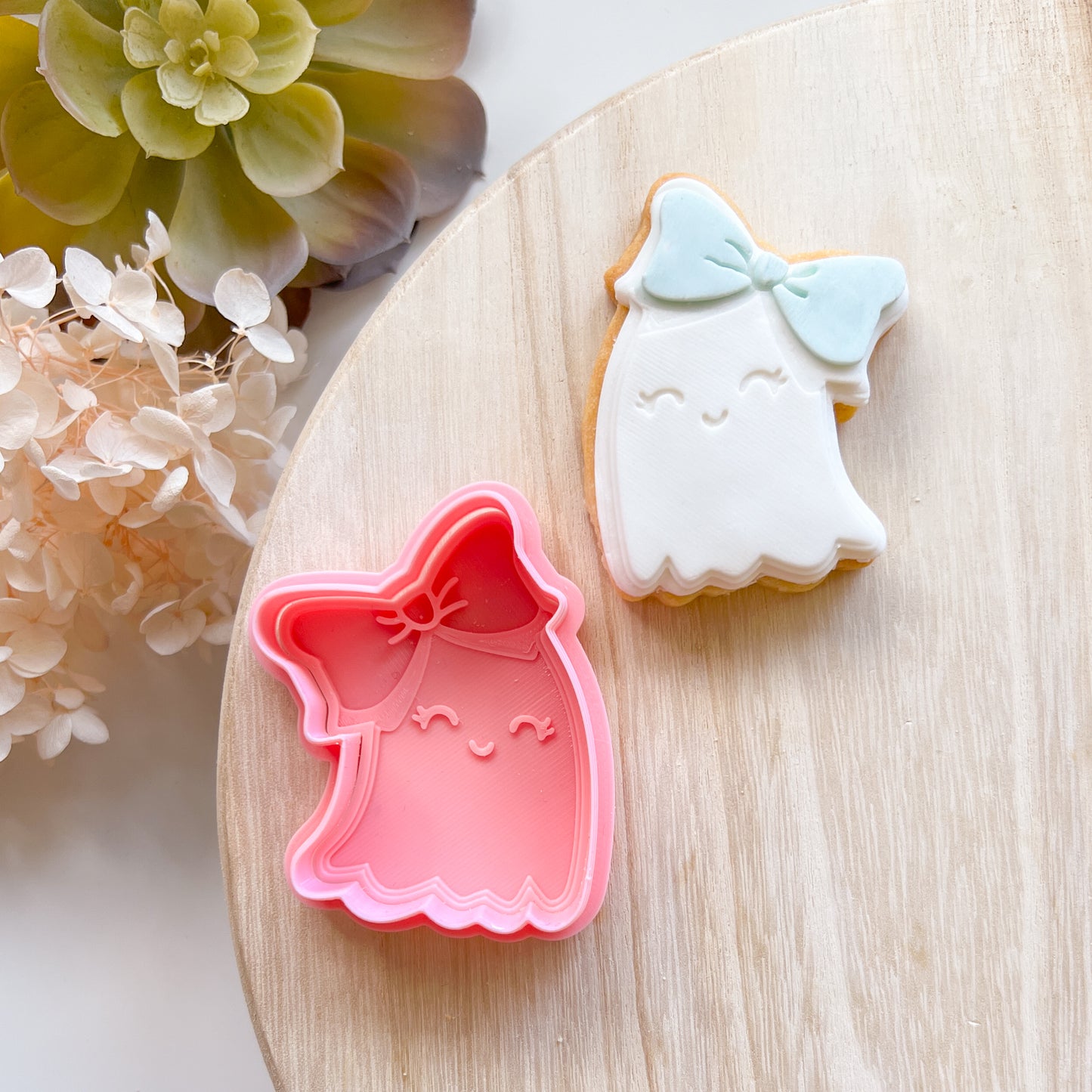 "Cute Ghost with Bow" - Cookie Cutter & Stamp (Midi)