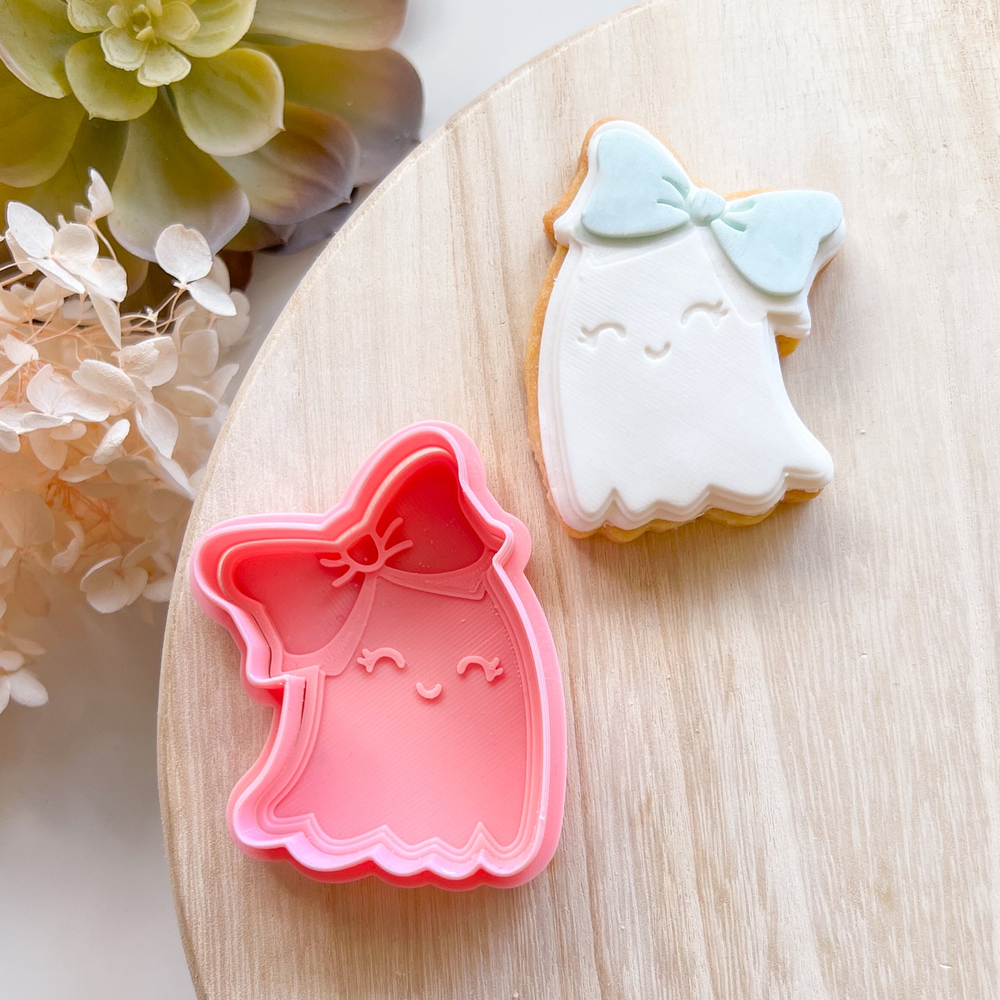 "Cute Ghost with Bow" - Cookie Cutter & Stamp (Midi)