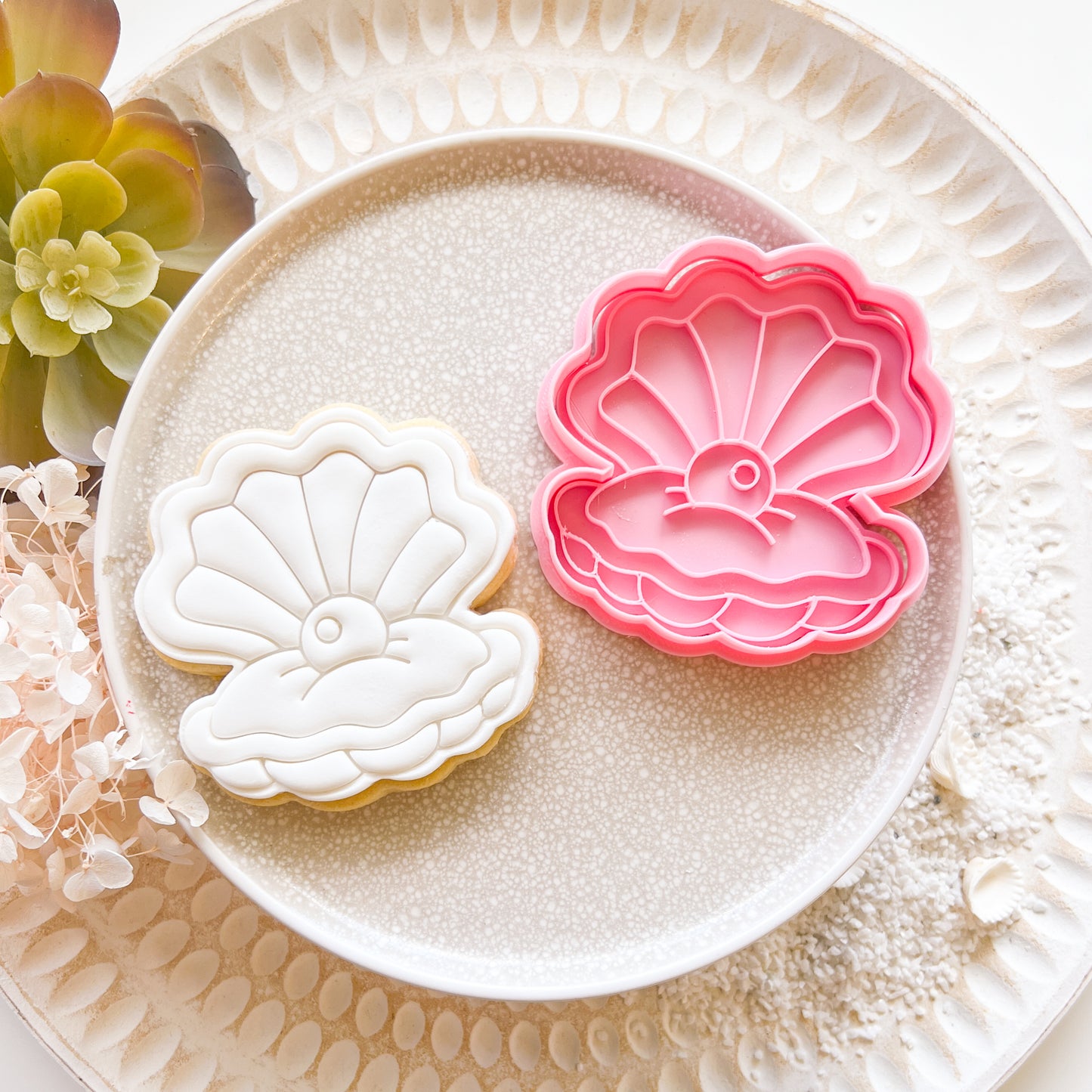 "Clam with Pearl - Cookie Cutter & Stamp