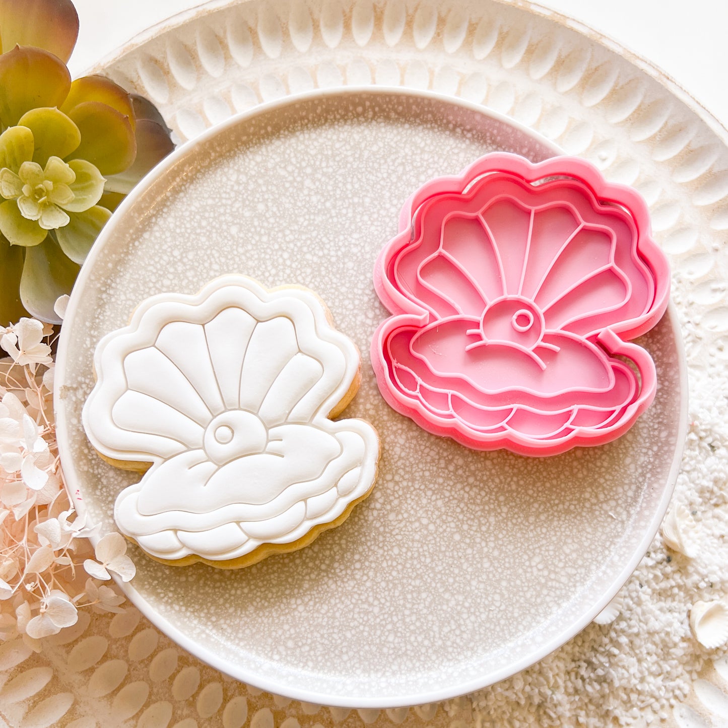 "Clam with Pearl - Cookie Cutter & Stamp