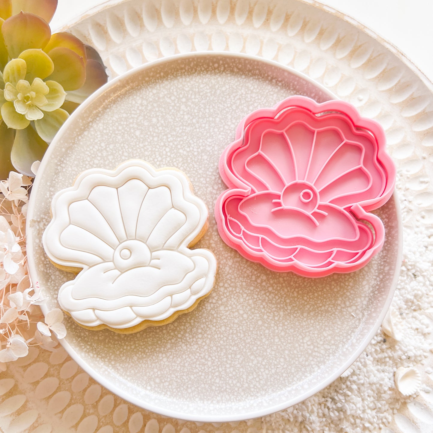 "Clam with Pearl - Cookie Cutter & Stamp