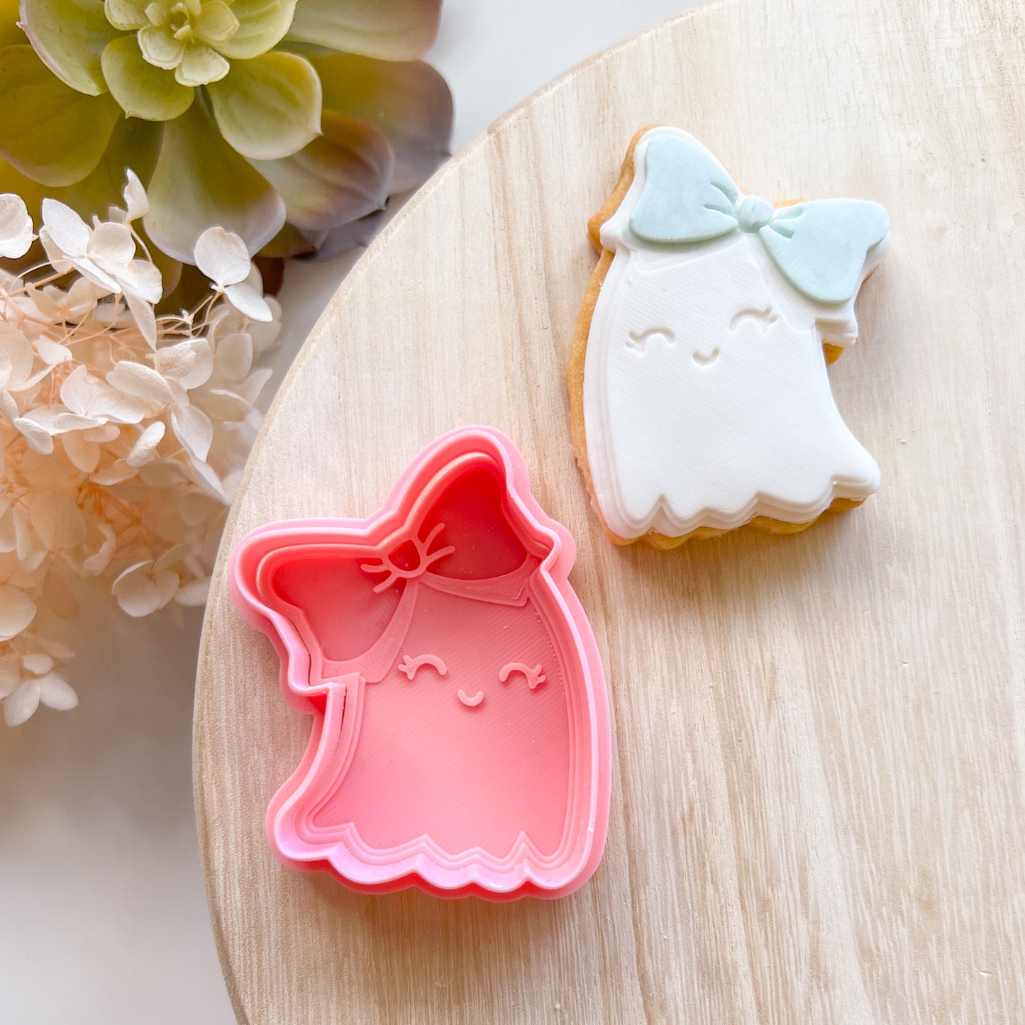 "Cute Ghost with Bow" - Cookie Cutter & Stamp (Midi)