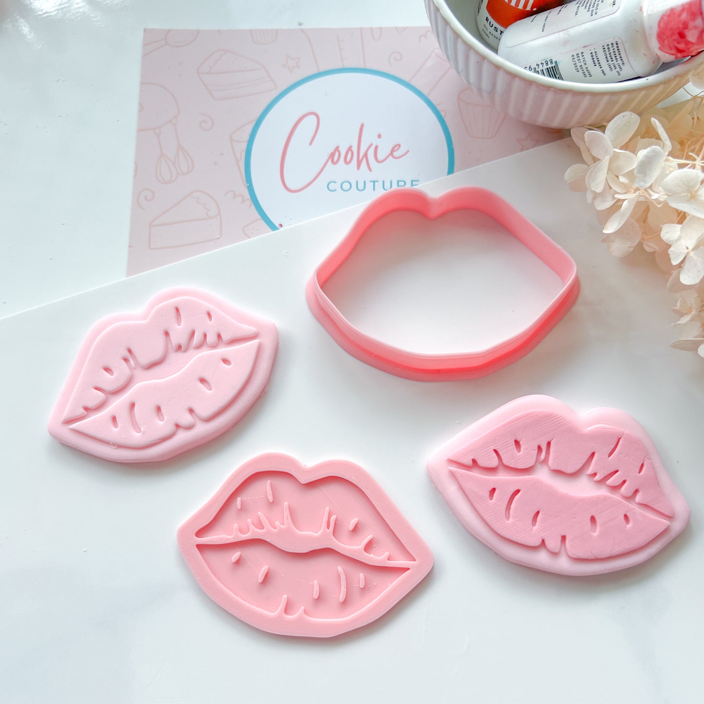 "Smooch" - Cookie Cutter & Stamp