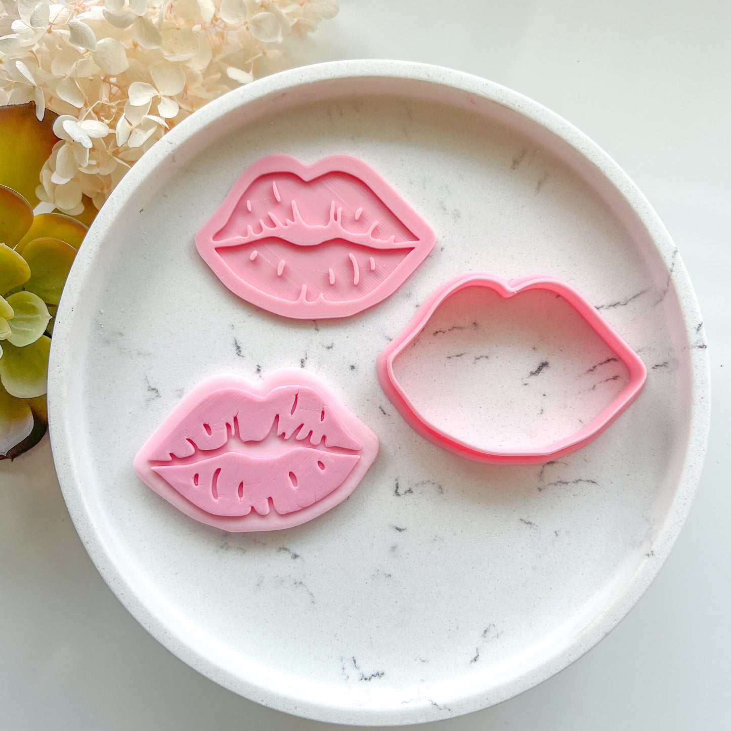 "Smooch" - Cookie Cutter & Stamp