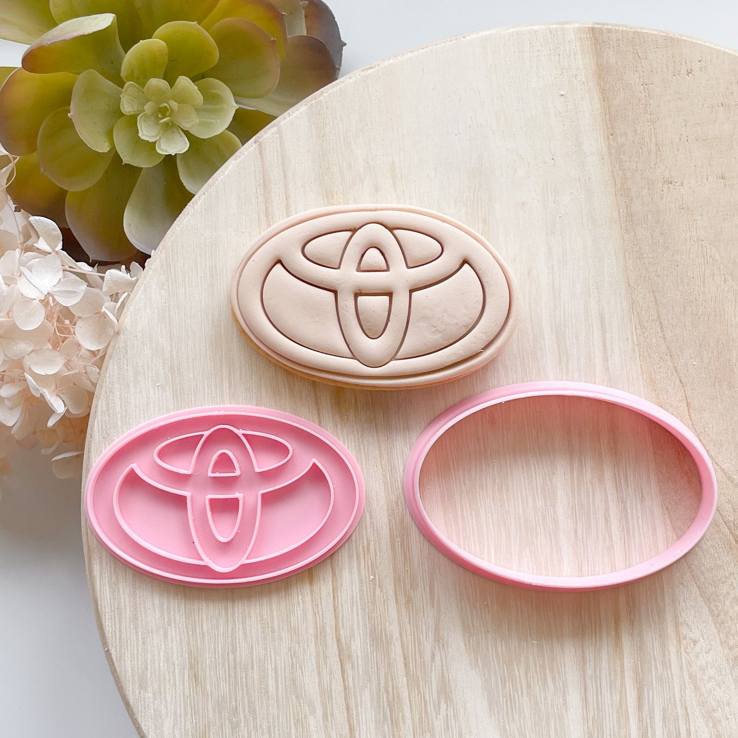 "Toyota Logo" - Cookie Cutter & Stamp