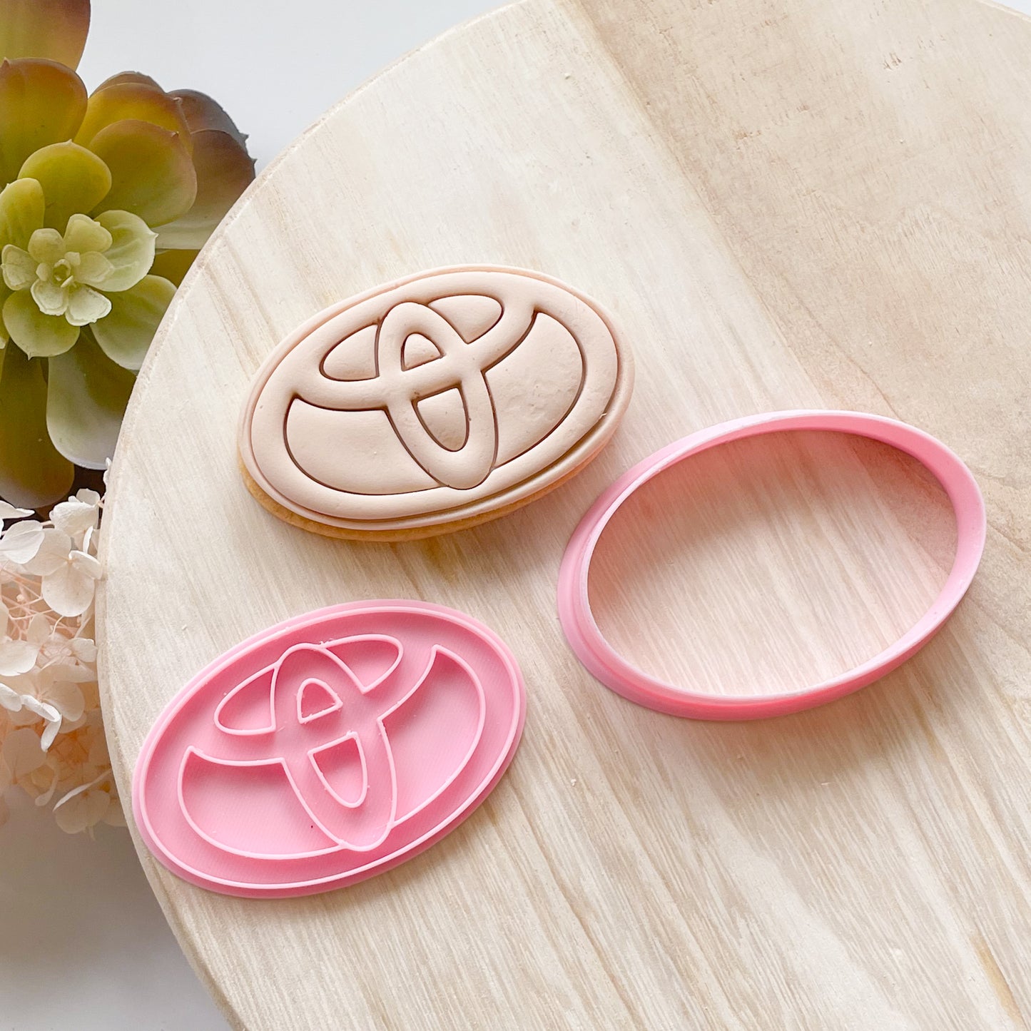 "Toyota Logo" - Cookie Cutter & Stamp