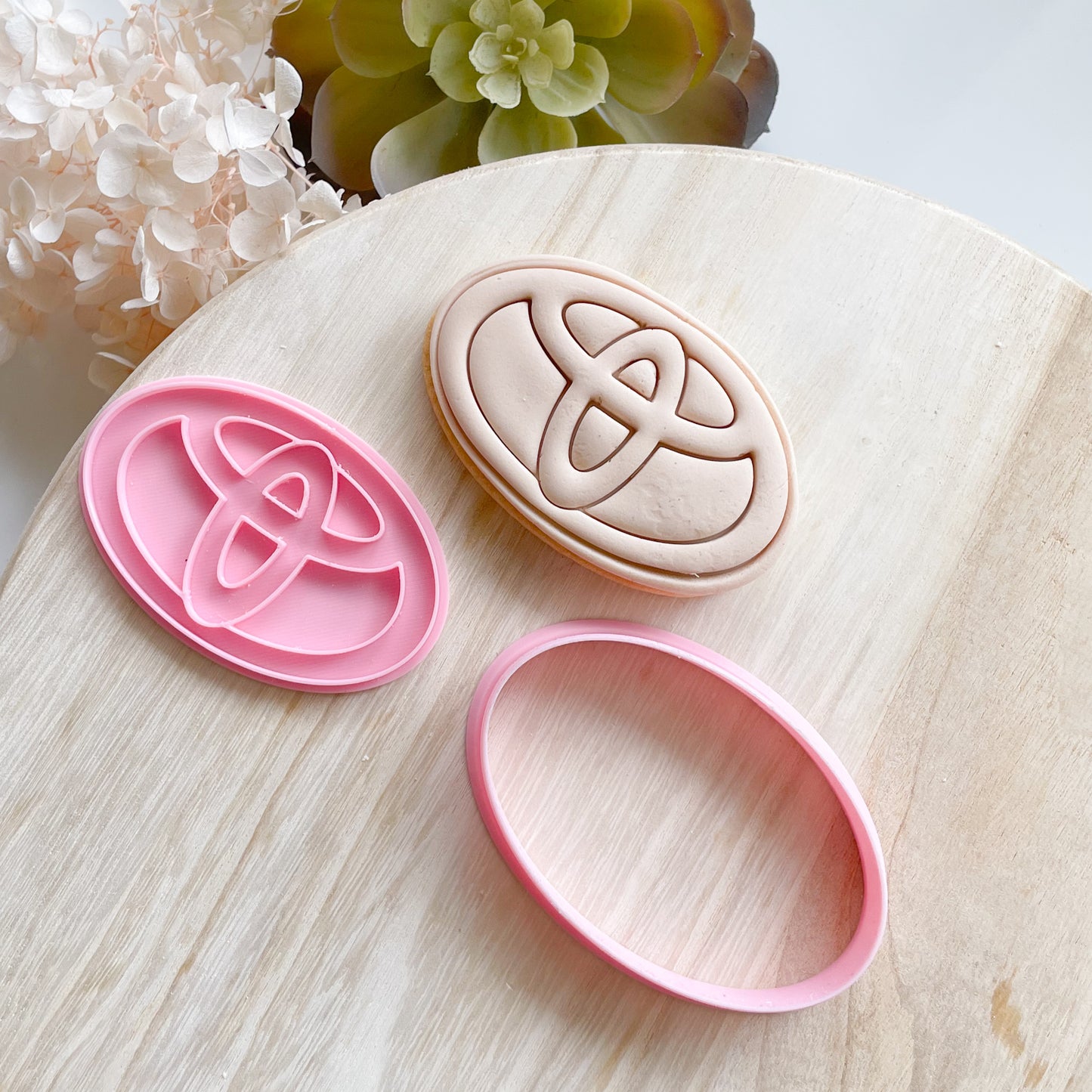 "Toyota Logo" - Cookie Cutter & Stamp