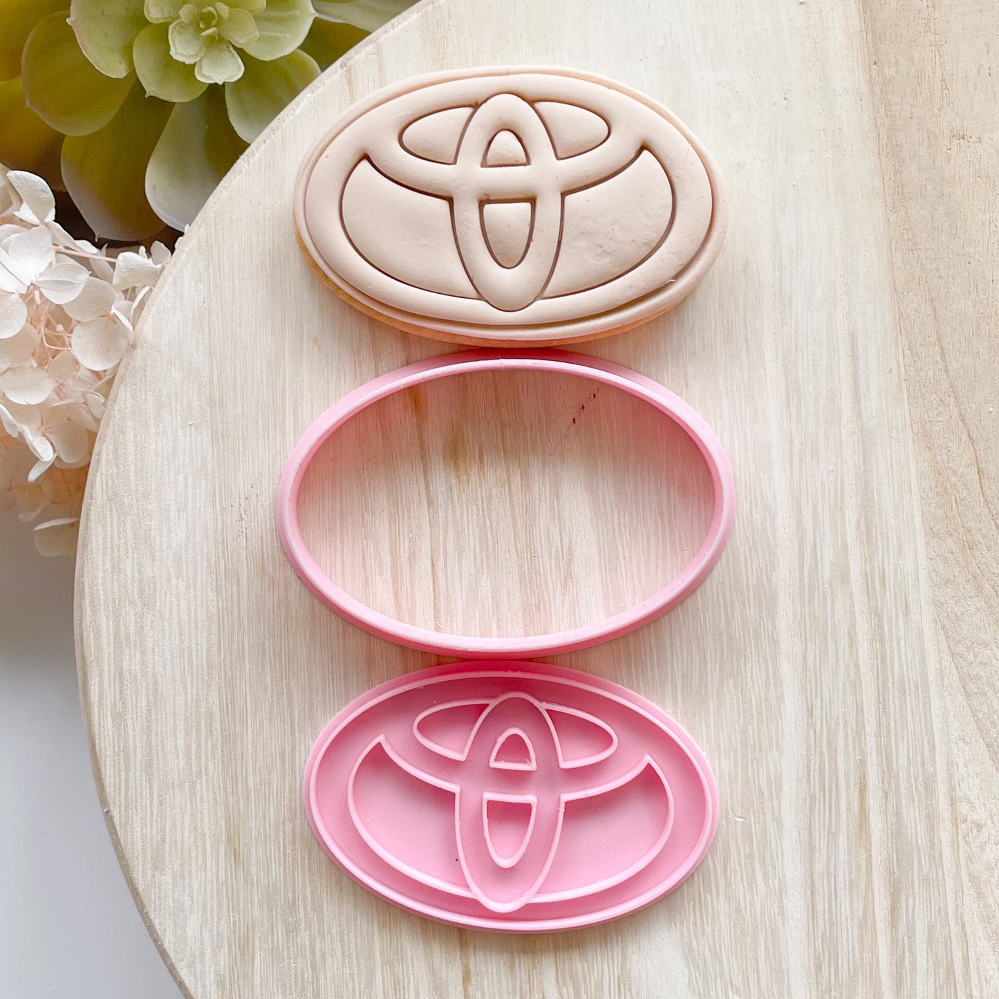 "Toyota Logo" - Cookie Cutter & Stamp