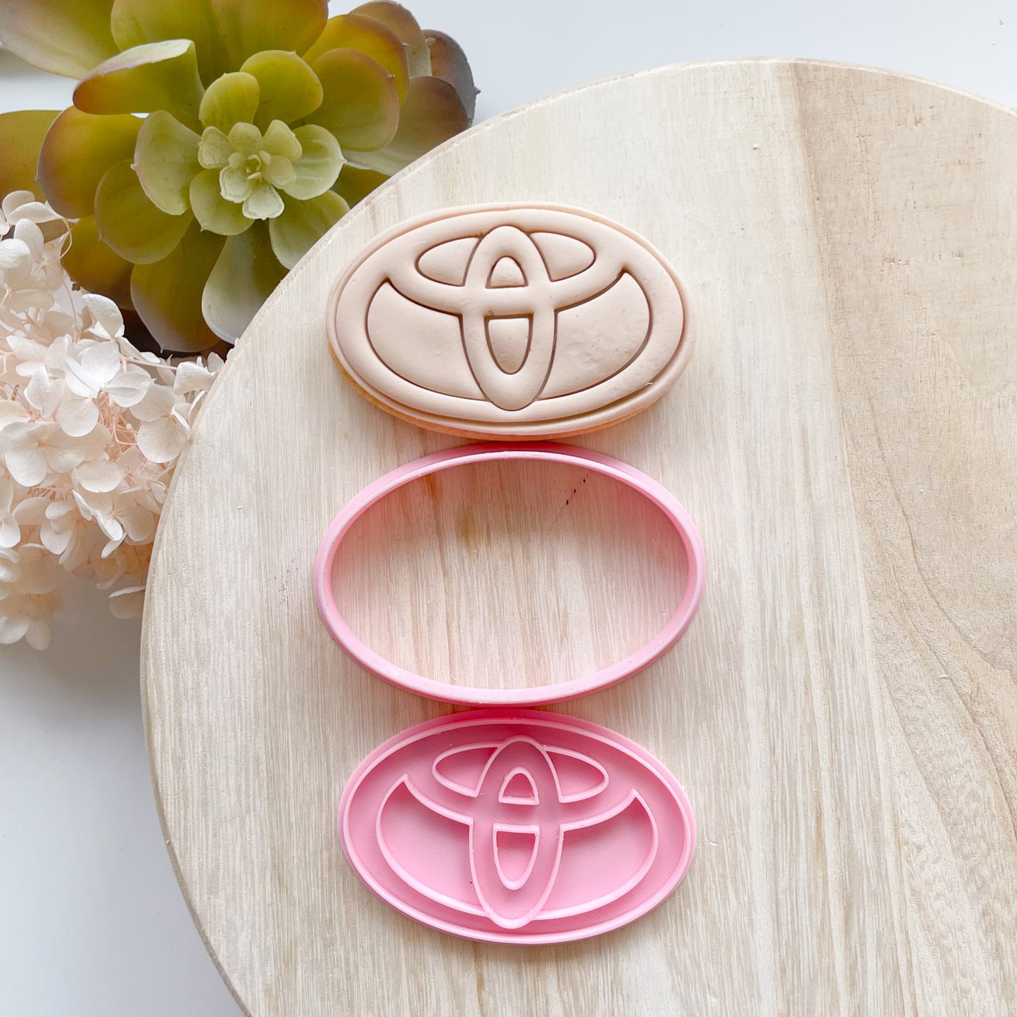 "Toyota Logo" - Cookie Cutter & Stamp