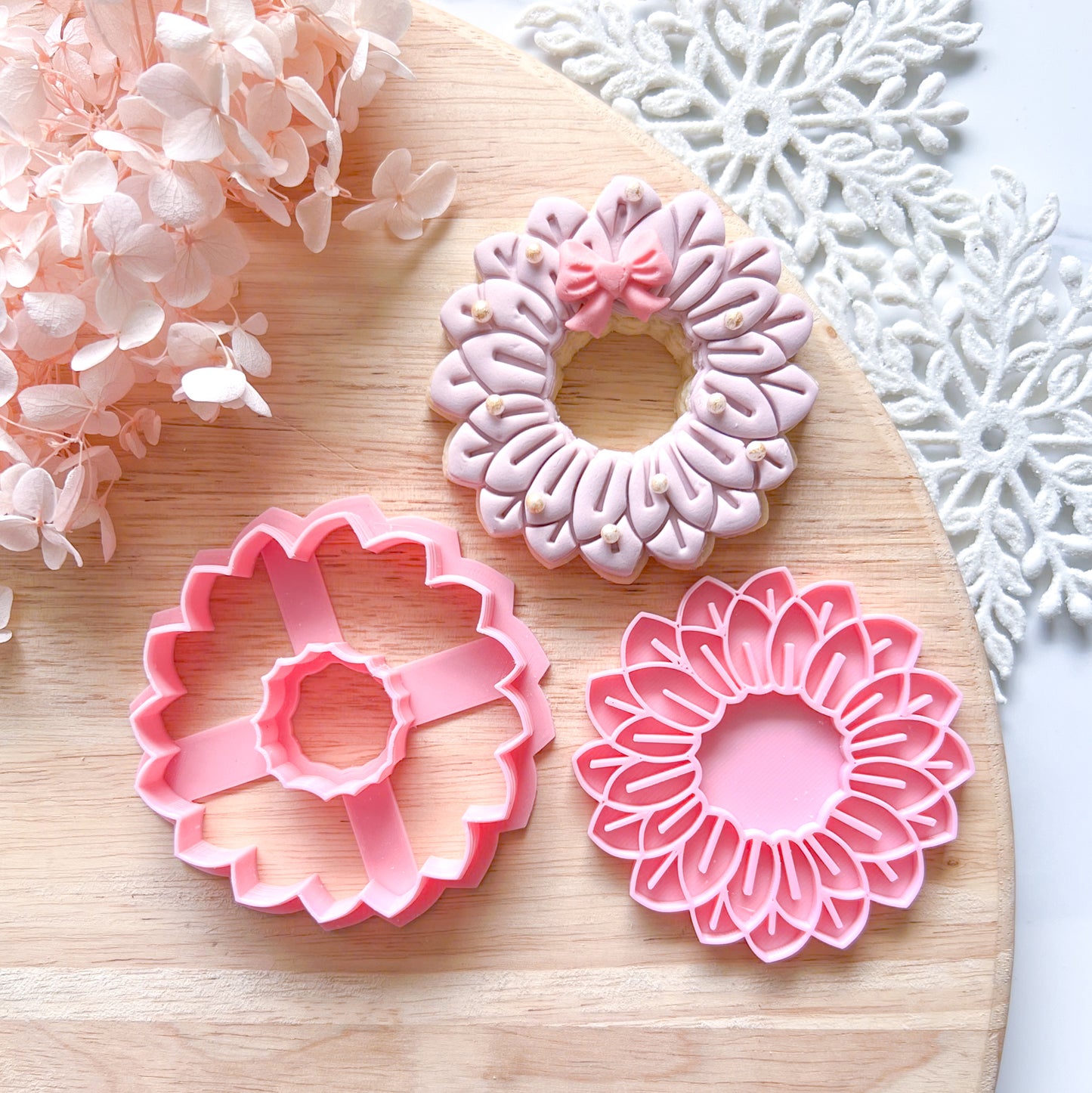 "Detailed Wreath" Cookie Cutter & Stamp
