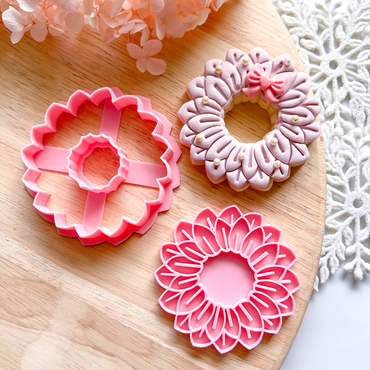 "Detailed Wreath" Cookie Cutter & Stamp