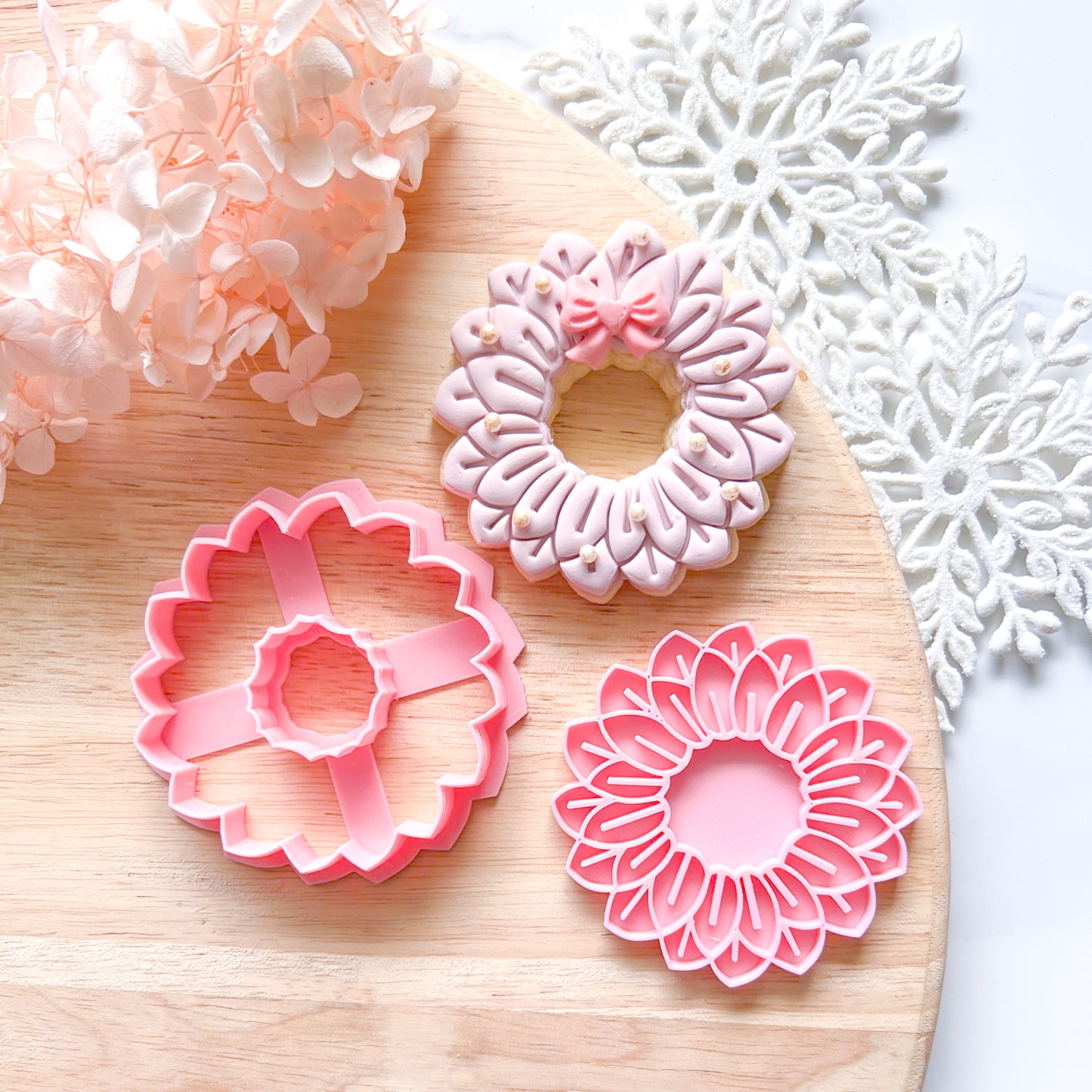 "Detailed Wreath" Cookie Cutter & Stamp