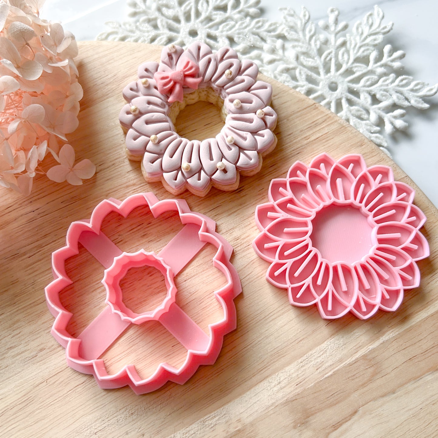 "Detailed Wreath" Cookie Cutter & Stamp