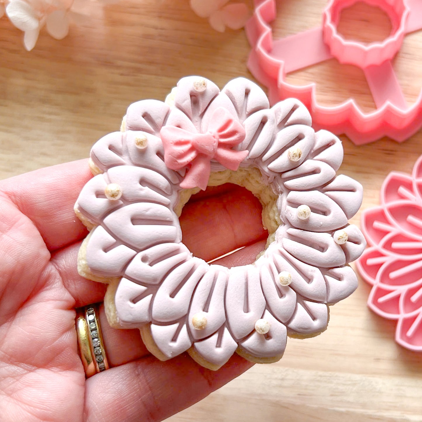 "Detailed Wreath" Cookie Cutter & Stamp