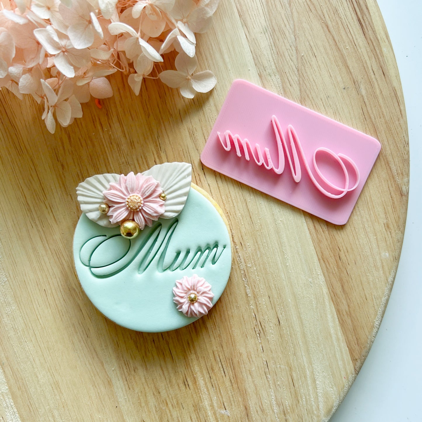 "Mum" Font #3 - Deboss Stamp