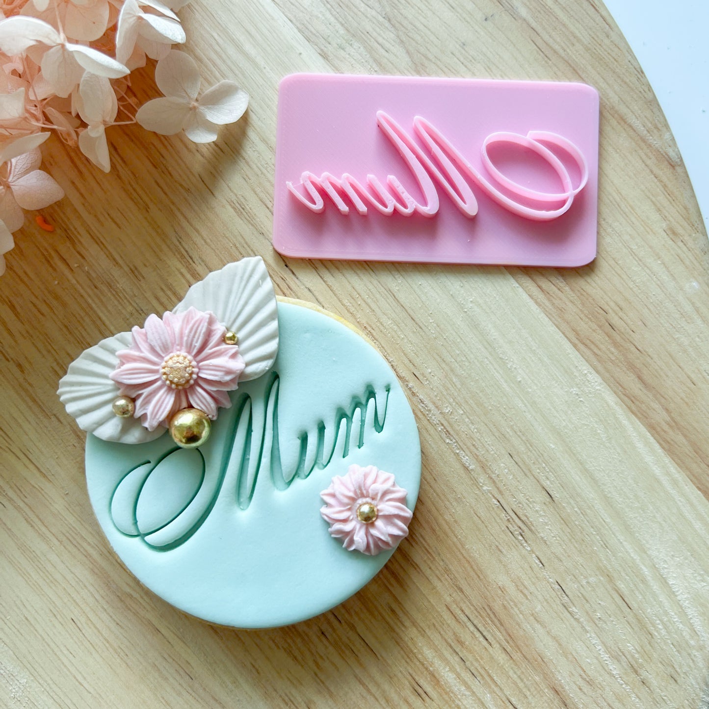 "Mum" Font #3 - Deboss Stamp