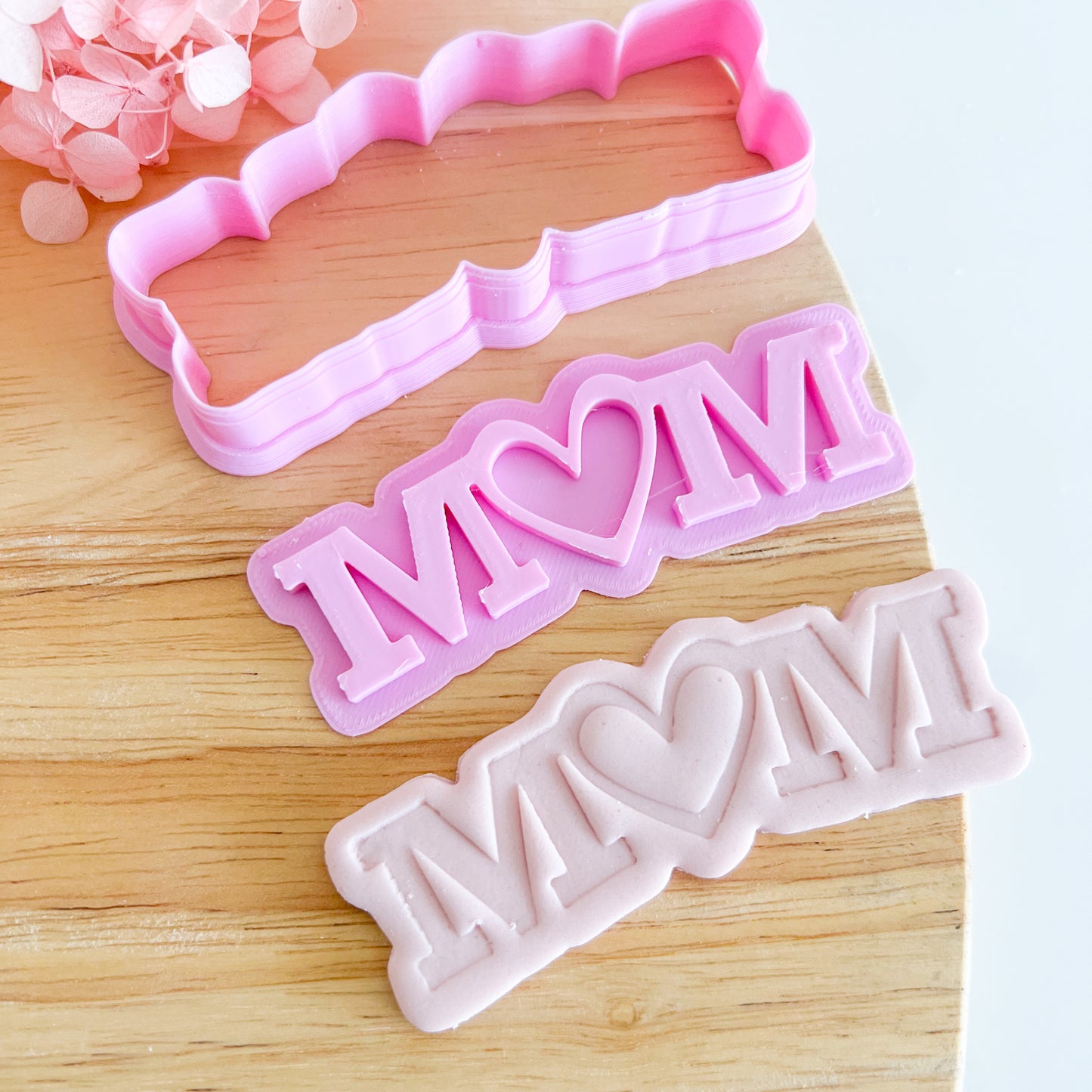 "Mum Text with heart" Cutter & Stamp