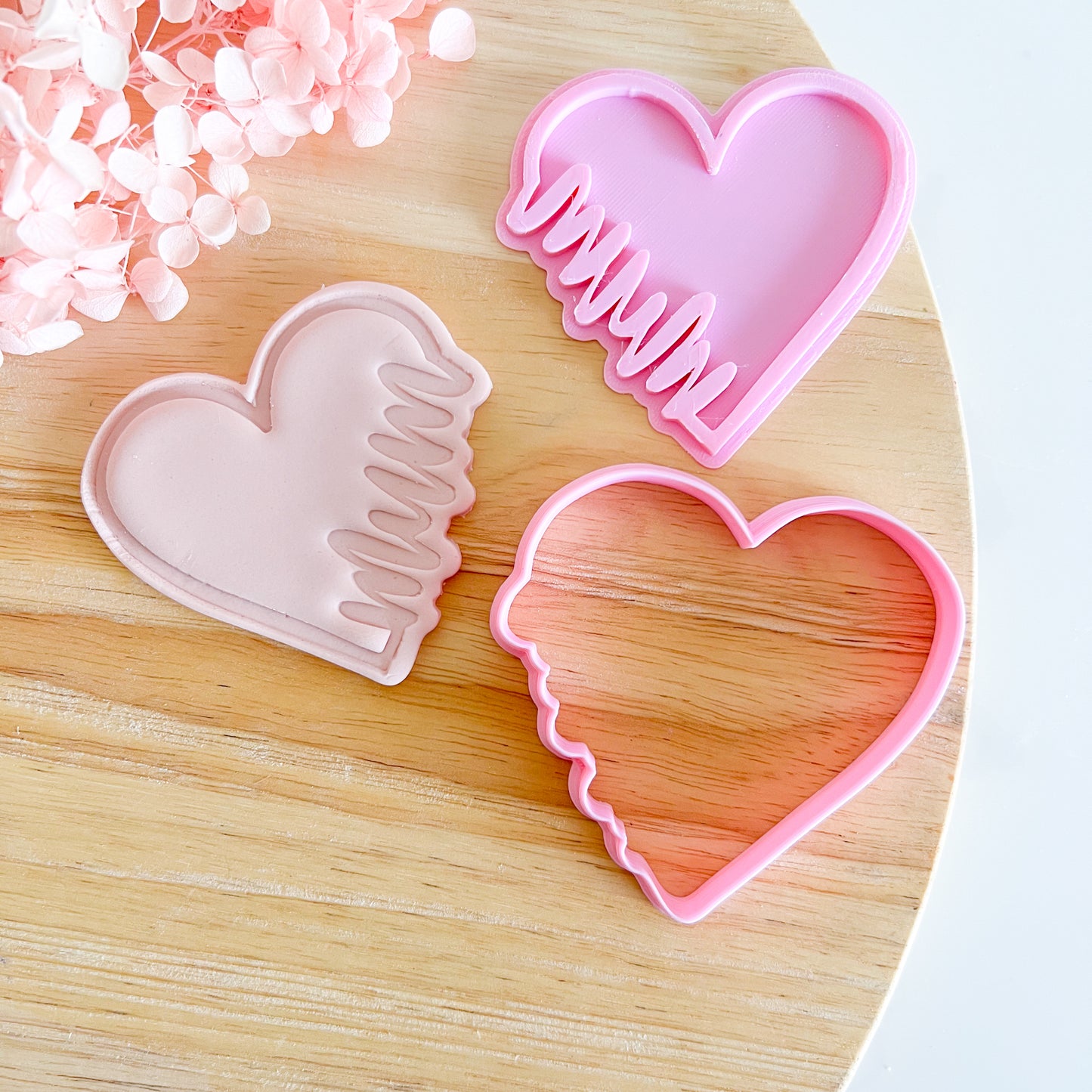 "Mum Text in Heart" Cutter & Stamp